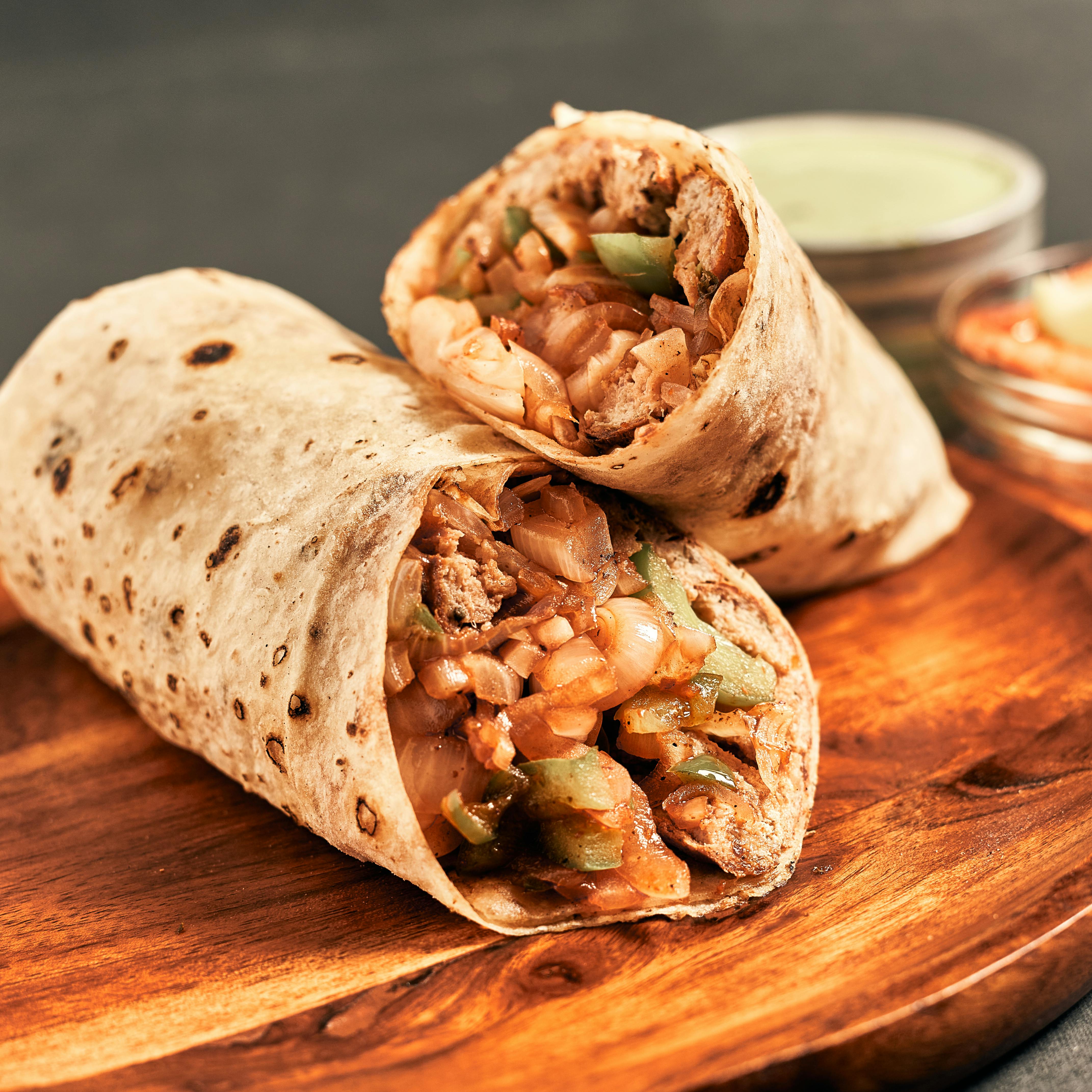Delicious wraps with crispy chicken and vegetables